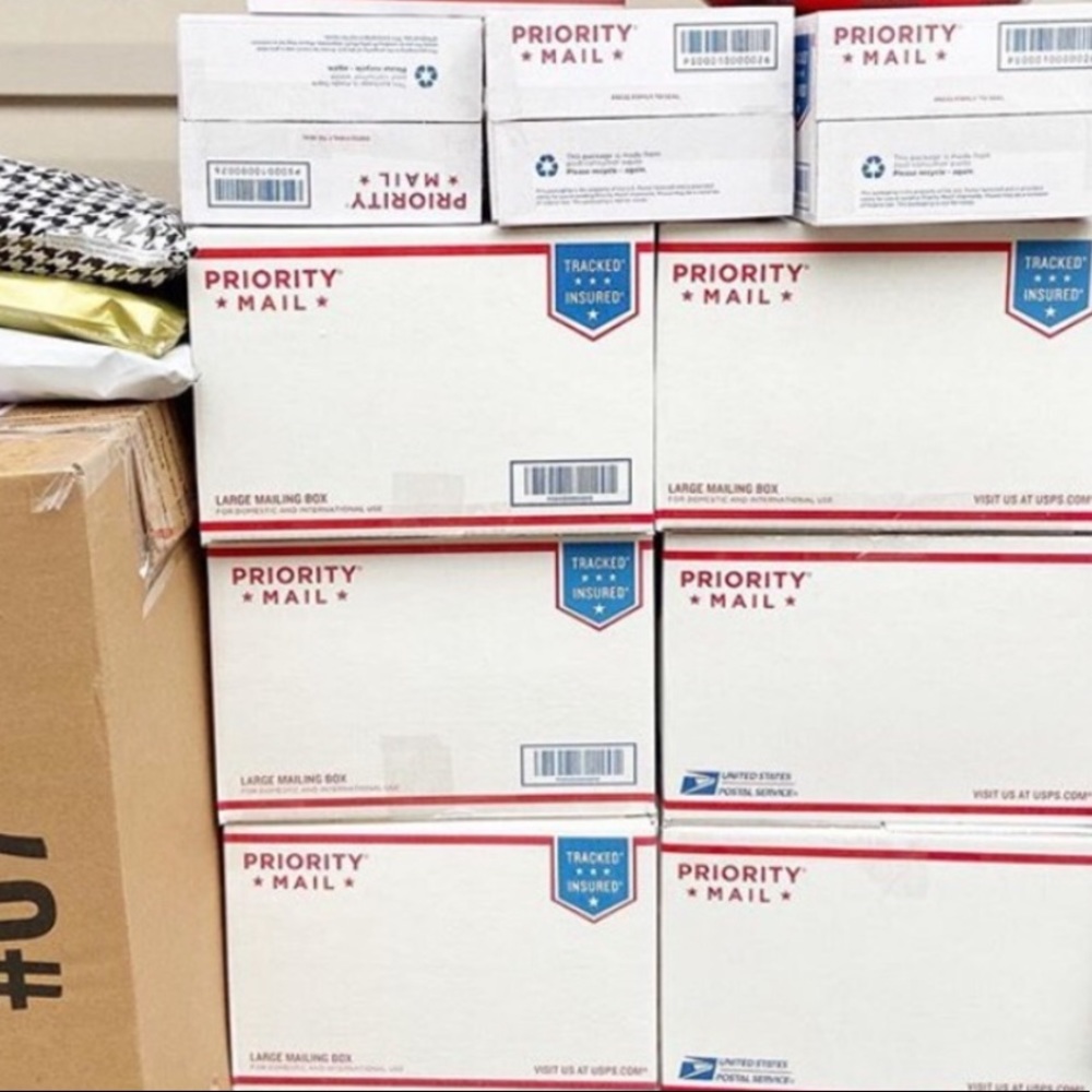 $350 Value Resellers Box LADIES 15+ Items $ RESALE Mens/Womens/Kids - Picture 3 of 6